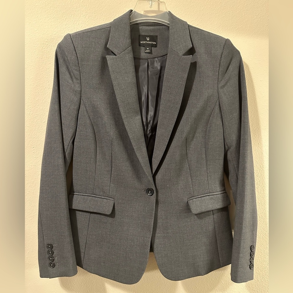Ladies Worthington suit, gray.